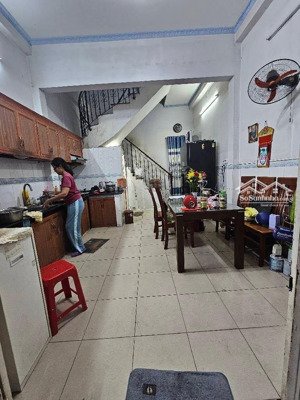 hàng hiếm tại khu tên lửa 84m2, 3 tầng, 4 x21 m, giá 6.2 tỷ, tl hẻm 6m 1/ mô tả