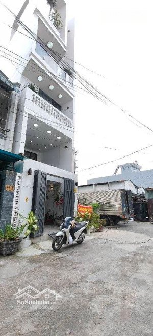 nhà mới 5 tầng kế tên lửa đường xe tải có gara oto chỉ hơn 6ty