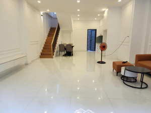 cần bán nhà tân bình 6x12, 1 trệt 2 lầu, 4pn 5wc, 8,4 tỷ