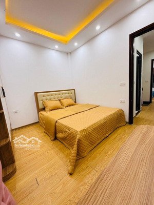 khương hạ .38 m.5 tầng . hơn 9tỷ . sổ vuông.cách ôtô 10 m.