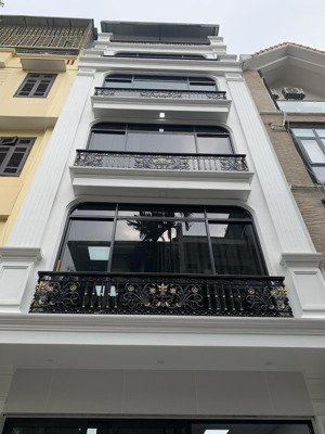 cho thuê nhà nguyên căn đường hoàng việt, p.4, tân bình. dt: 4x20m, kết cấu 5 tầng