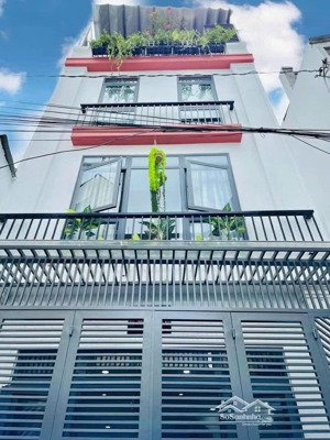 nhà chính chủ đang ở còn mới dt ngang 5 dài 8 trệt 3 lầu đường số 9 p 16 giá 5 tỷ7 thương lượng