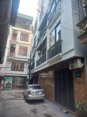 cho thuê căn hộ 86m2, 2pn1vs mới 100%( có thể làm vp cty) tại nguyễn văn cừ- long biên.lh0963227126