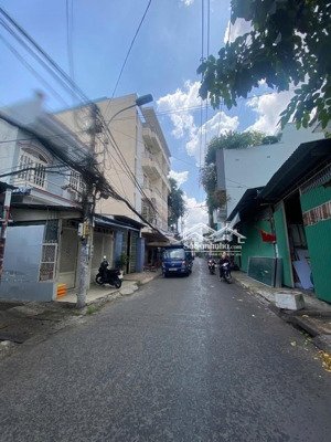 bán nhà thủ đức 3 tầng- hẻm ô tô-quốc lộ 13-hiệp bình phước- dt: 104m2(4.5x23)- chỉ : 8,7 tỷ -5pn