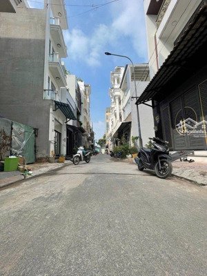 65m2 - 5 tầng - khu phân lô dân trí tỉnh lộ 10 ngang bề thế 7m - giá 5,4 tỷ.