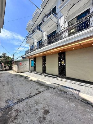 nhà căn góc, giáp đồng mai, 3t, 33m2 ô tô lùi cửa, full nội thất, có sổ, gần đường ql6 giá 2,6 tỷ