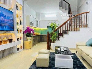 bán nhà siêu hiếm ngã tư sở, gần ô tô, ngõ 3 gác tránh full nội thất. dt36m2 mt4.3 giá chỉ 8 tỷ