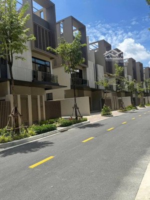 bán nhà phố the orchard - sycamore bình dương giá 10 tỷ 2 (bao hết) - khai thác cho thuê 45 triệu