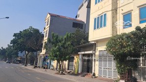 cho thuê nhà nguyên căn nguyễn văn cừ, vừa ở vừa làm văn phòng, trước nhà 2 ô tô tránh giá 12,5 tr