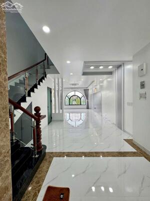 Cho thuê nhà 1 trệt 3 lầu sân thượng mặt tiền ĐL Đông tây giá 25 triệu