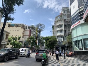 khách sạn 6 tầng thang máy hẻm 150 nguyễn trãi bến thành quận 1, dt 82m2 ngang 4.5m, chỉ 30 tỷ