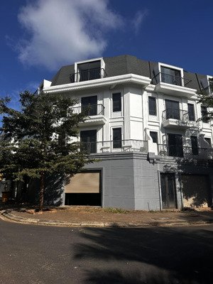 bán nhanh duy nhất 1 căn góc 2 mặt tiền, dự án eco city premia tp.bmt. giá 12,68 tỷ