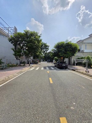 giá sốc 2tỷ5 tdc phú đông- nhơn trạch, mt đ. hùng vương,140m2gần ngay cầu cát lái, công chứng ngay.