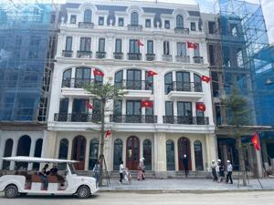 Bán nhà mặt phố hoàng quốc việt kéo dài 5 tầng giá 16.1 tỷ LH: 0986809852