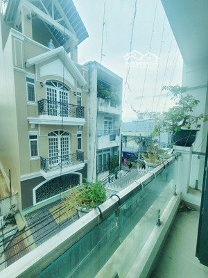 mtkd khu bàu cát ngang lớn 6m xây 4 tầng btct với 5pn hẻm hông thông