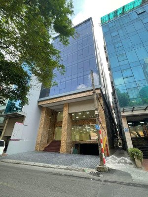 cho thuê tòa văn phòng 10 tầng mp hoàng ngân, dt 420m2, mt 14m.vị trí lô góc. giá 700tr/th