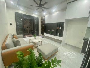 bán nhà bà triệu, dt 30m2 5 tầng hơn 8 tỷ cách phố 20m. lhcc 