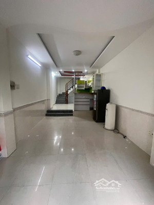 trêt 3 lầu 4x11m có 3pn 3wc hẻm xe hơi thống nhất p16 giá chỉ 11 triệu bớt lộc