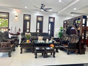 bán biệt thự 3 tầng + 244m2 đất góc 2 mặt tiền đường 7,5m sát trần quốc hoàn ngay bãi tắm sơn thuỷ