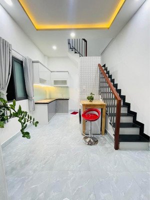 nhà quận 12 chủ hạ giá 100 triệu bán nhanh gần chợ hiệp thành 40m2, có ban công