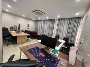 cho thuê văn phòng hd mon giá từ 10tr vào ngay đẹp có sãn bàn ghế rồi về chỉ việc làm việc