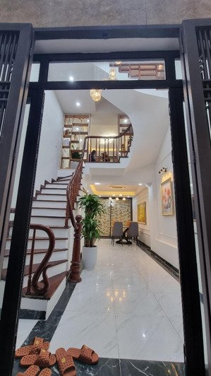 39m2- 5tầng- ôtô chạy vòng quanh- khương hạ q.tx- nhỉnh 9tỷ- quy hoạch sạch- sổ vuông a4- siêu phẩm