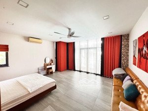 hiếm - mặt tiền kinh doanh - diện tích khủng 2500m2 - view sông - dòng tiền cực tốt - sổ chính chủ