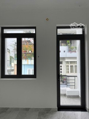 cho thuê nhà nguyên căn mặt tiền đường phạm văn đồng hướng ra sân bay