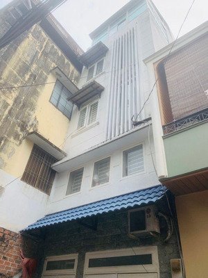 trung tâm quận 1. nhà 5 tầng. dòng tiền ổn định lên đến hơn 50tr/tháng. vị trí đẹp khu vực tốt