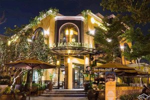 cho thuê nhà phố trung hòa , 400m tầng 1 , 250m tầng 2 , mặt tiền 12m , giá thỏa thuận .