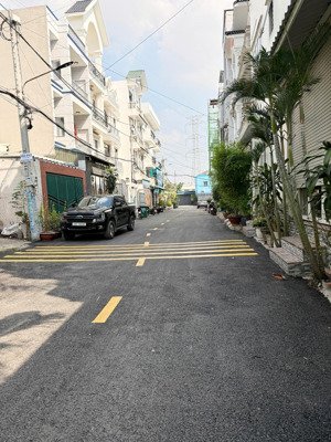 bán nhà 3 tầng kề bên chung cư 4s đường số 30, linh đông, giá chỉ nhỉnh 7 tỷ.