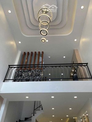 cần bán nhà mặt tiền đường nguyễn trọng tuyển, phường 15, phú nhuận, 5x20m, 4 tầng, hđ thuê 60tr