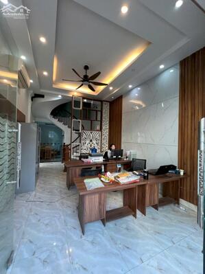 Cho thuê nguyên căn lô góc Văn Cao, 4 p.ngủ (55m2).