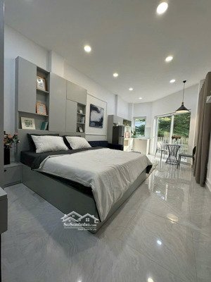 thuê ngay căn hộ cao cấp bancon nguyễn gia trí gần ngã tư hàng xanh thuận tiện đi quận 1, 2