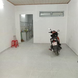 cho thuê nhà ở riêng lẻ đối diện siêu thị mega marrket, ngã tư tân thới hiệp giá 5 tr/ tháng