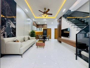 cần bán gấp nhà giá ngộp 3.25tỷ, tại phan văn hân, p17, bình thạnh - 4pn, 3wc, hẻm xe hơi, sổ riêng