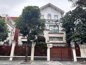 biệt thự khu lão thành cm yên hòa, đơn lập 200m2; 4t; thang máy;mt 15m; 3 ô tô tránh, dừng đỗ.