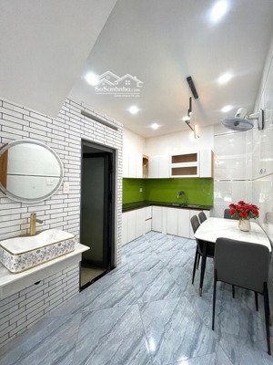 bán nhà cách mt 20m, nhỉnh "100tr/m2" gần emart phan huy ích