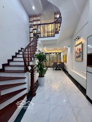 hiếm - nhỉnh 9tỷ - ô tô đỗ cổng - trung tâm thanh xuân - nhà mới đón tết - 2 thoáng - 40m*5t