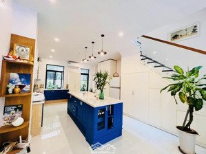 nhà phố cần cho thuê gấp view công viên full nội thất giá 32tr/th. lh 