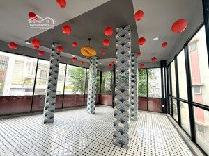 cho thuê nhà mặt tiền hoa sữa - khu phan xích long