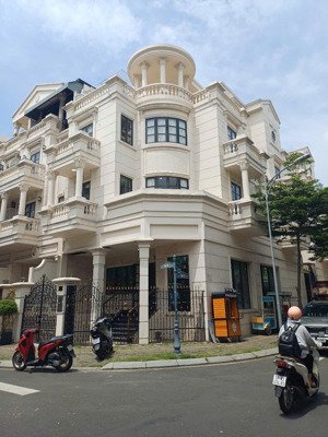 căn góc biệt thự cityland park hills phường 10, diện tích: 8x20m hầm 4 lầu 6 phòng. 7wc =55 triệu