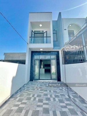 bán gấp nhà lầu chính chủ sổ riêng thổ cư giá rẻ gần chợ thạnh phú, tt 449tr nhận nhà ở ngay