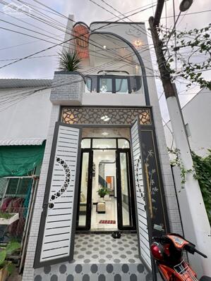 Nhà trệt lầu xây mới 3 phòng ngủ - Nằm sát mặt tiền đường Hoàng Quốc Việt