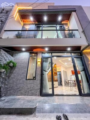 Nhà trệt lầu 3 phòng ngủ Full nội thất - Hẻm 102 Lê Anh Xuân