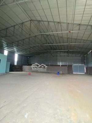 cho thuê kho xưởng thị trấn xuân mai 1115m , 3000m. sẵn điện 3 pha, wc vp container đỗ cửa. cao 10m