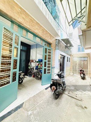 nhà đẹp 89m2 x 3 tầng. ngay ngã tư bảy hiền, ni sư huỳnh liên, kế bàu cát. ngang gần 6m. chỉ 8 tỷ 1