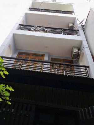 nhà rộng có nội thất 5*16m 3lầu tum st 4pn 3wc hxh quang trung