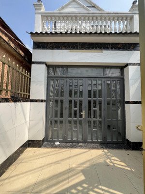 tuấn hailongreal: bán nhà 1 lầu 2,6tỷ mặt đường dt826c long hậu cách phú mỹ hưng 40 phút