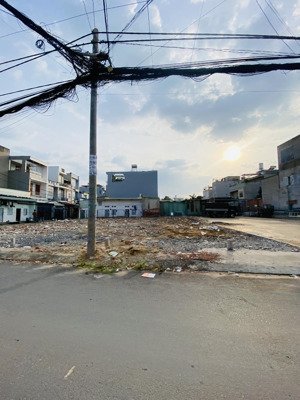 còn vài lô - bán lô đất đẹp mặt tiền gần vincom lê văn việt! sổ chuẩn chỉnh!